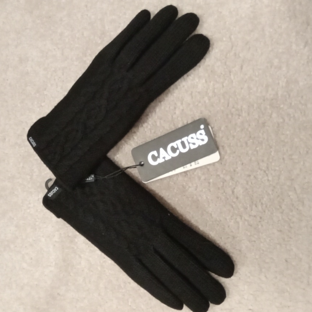 Knitted tech gloves